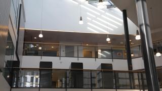 Overview of the lobby on the 2nd floor of Tikkurila High School.